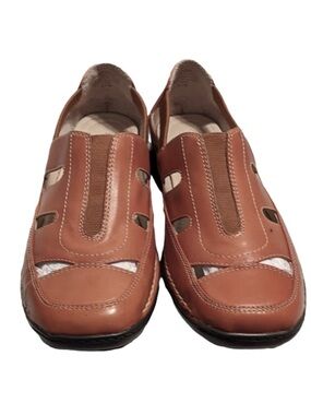 Anne Klein Casual Slip-On Sandals in Brown